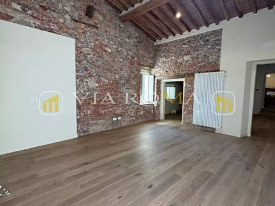Immagine 16 di Appartamento in vendita  a Lucca