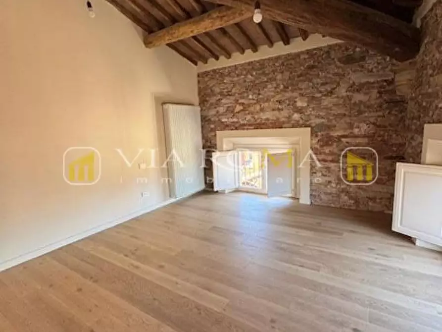 Immagine 28 di Appartamento in vendita  a Lucca