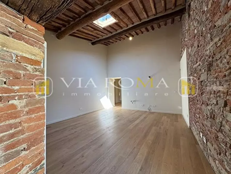 Immagine 14 di Appartamento in vendita  a Lucca