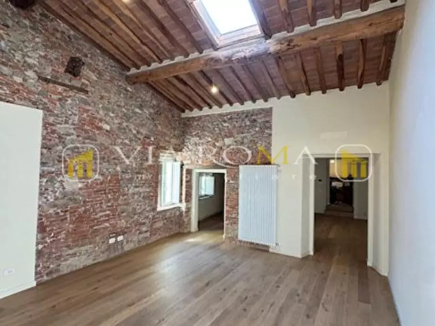 Immagine 18 di Appartamento in vendita  a Lucca