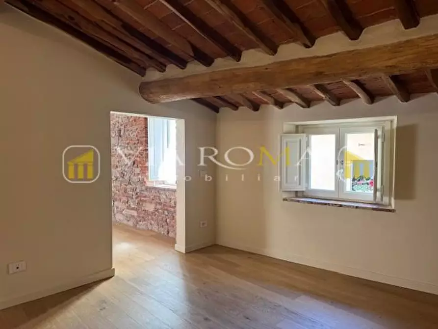 Immagine 12 di Appartamento in vendita  a Lucca