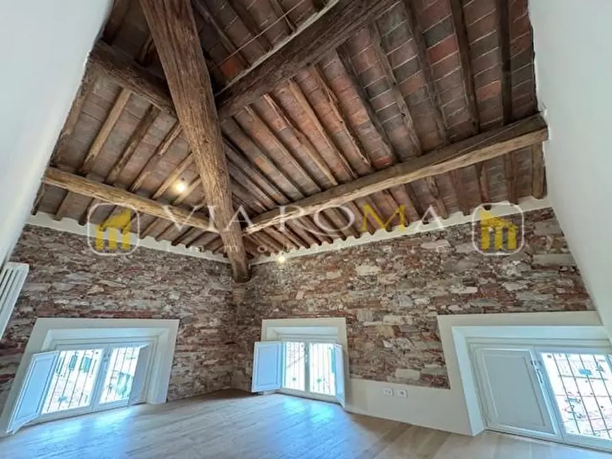 Immagine 11 di Appartamento in vendita  a Lucca
