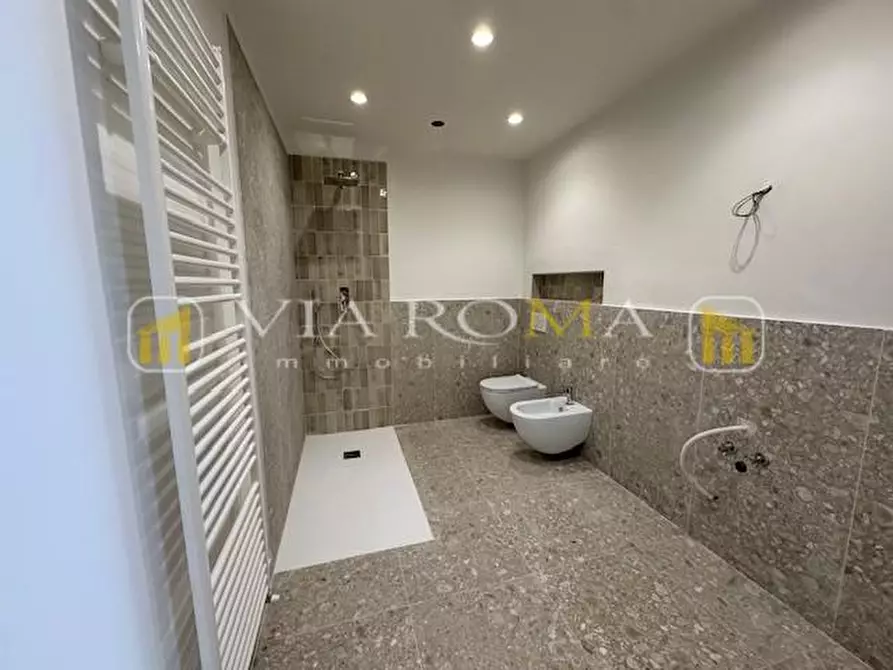 Immagine 20 di Appartamento in vendita  a Lucca