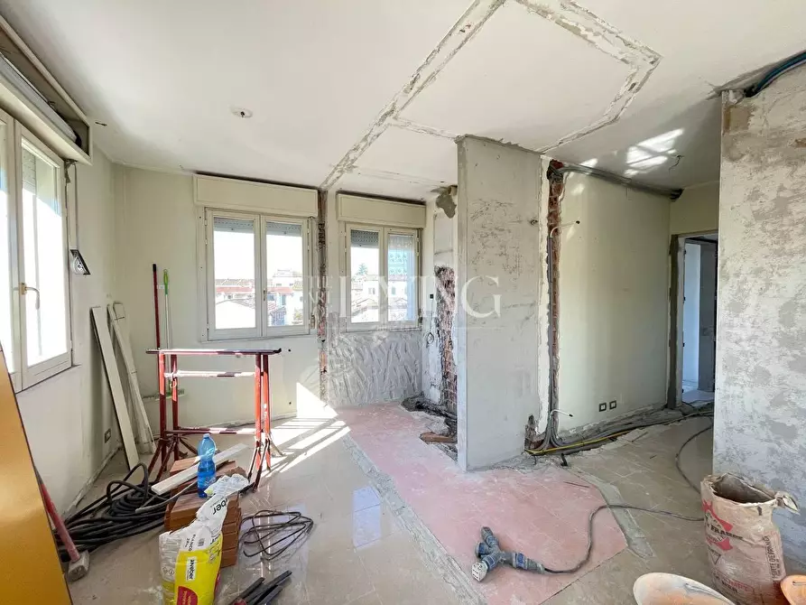 Immagine 4 di Appartamento in vendita  a Lucca