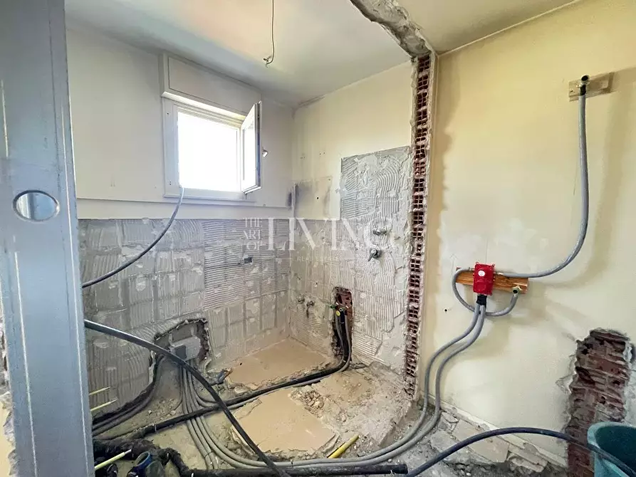 Immagine 10 di Appartamento in vendita  a Lucca