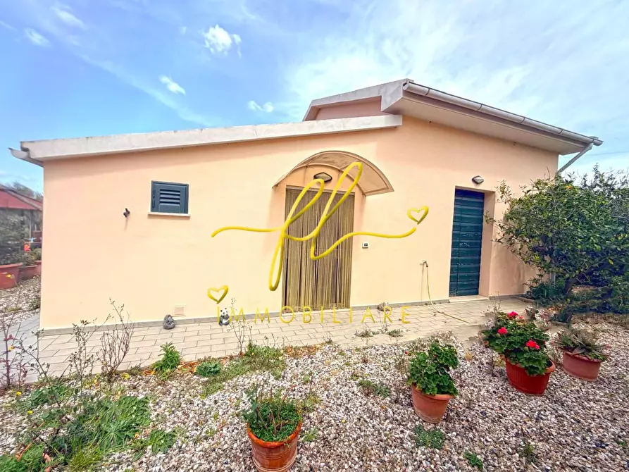 Immagine 1 di Casa indipendente in vendita  a Cecina