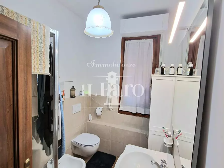 Immagine 27 di Appartamento in vendita  a Campi Bisenzio