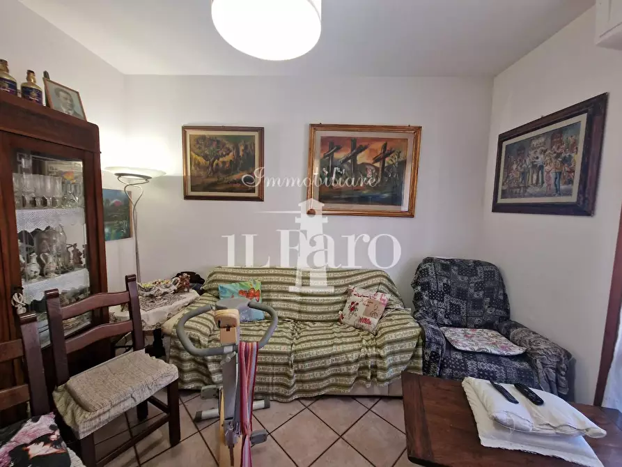 Immagine 14 di Appartamento in vendita  a Campi Bisenzio