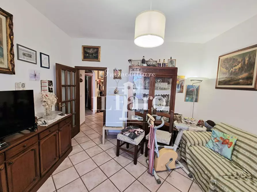 Immagine 10 di Appartamento in vendita  a Campi Bisenzio