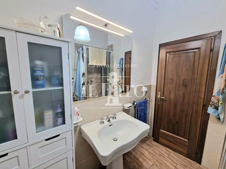 Immagine 28 di Appartamento in vendita  a Campi Bisenzio