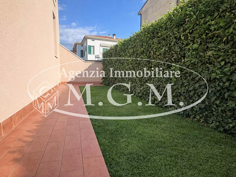 Immagine 17 di Appartamento in vendita  a Pontedera