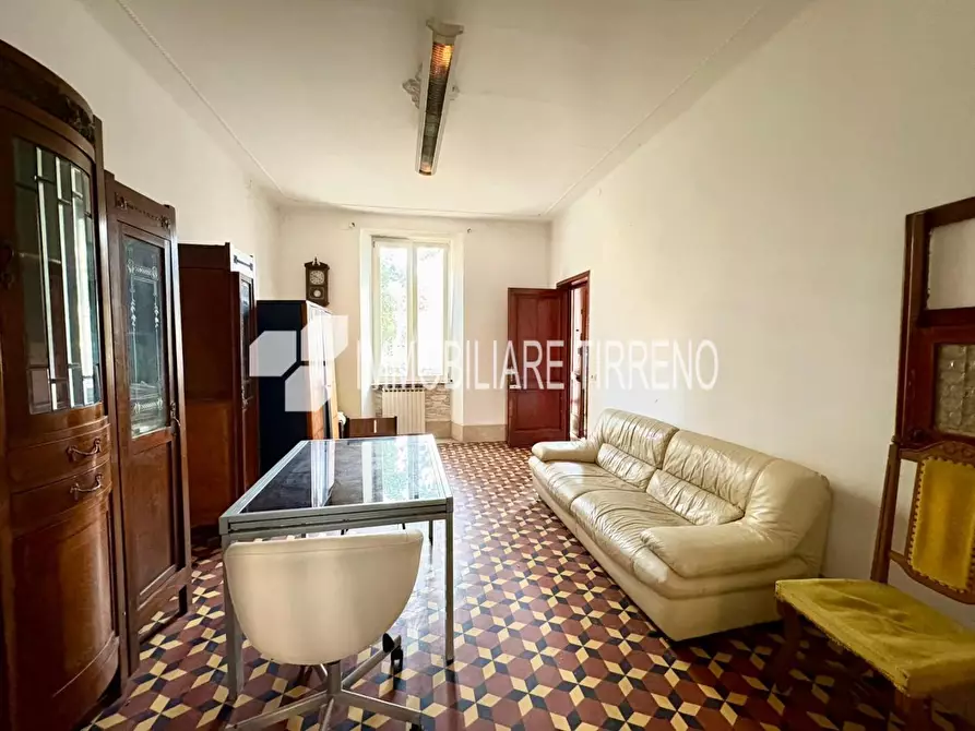 Immagine 7 di Villa in vendita  a Massa