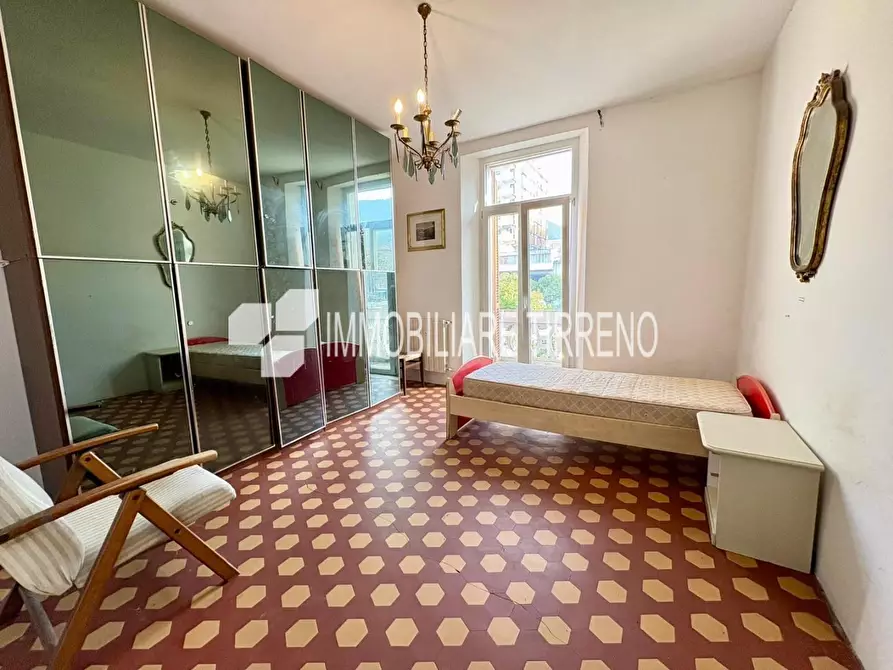 Immagine 13 di Villa in vendita  a Massa