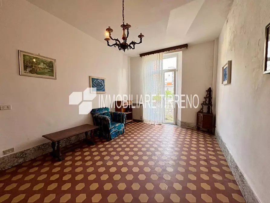 Immagine 14 di Villa in vendita  a Massa