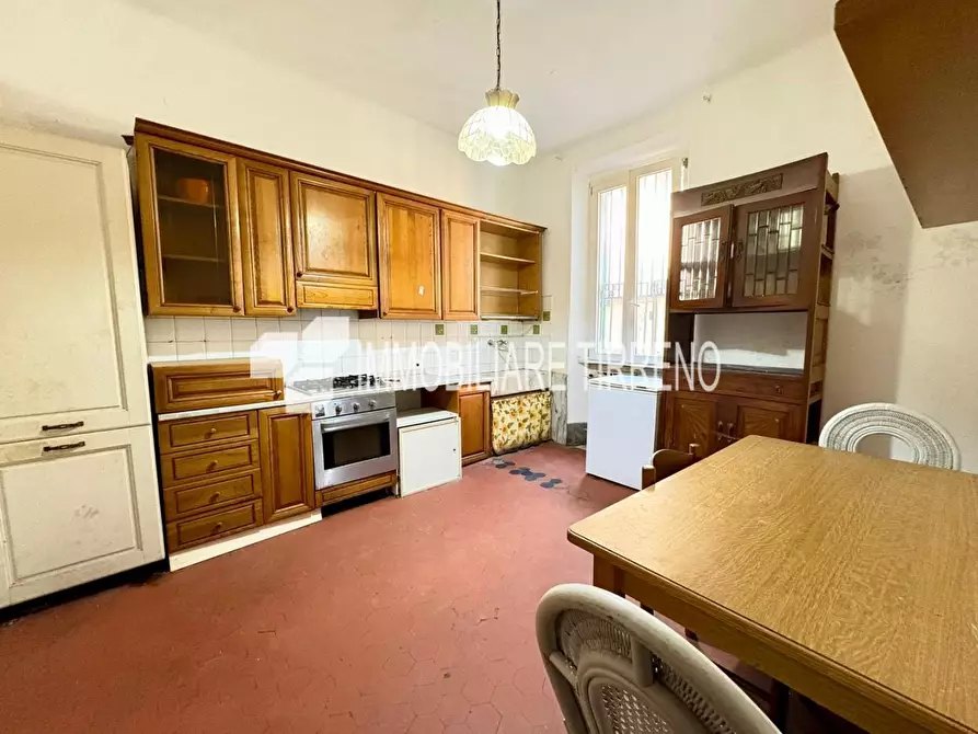 Immagine 10 di Villa in vendita  a Massa