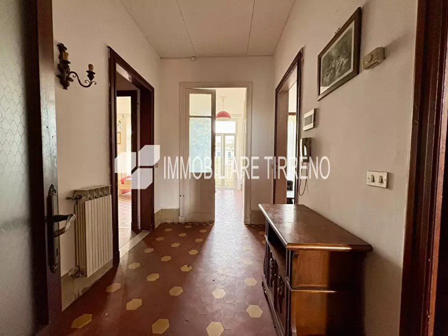 Immagine 11 di Villa in vendita  a Massa