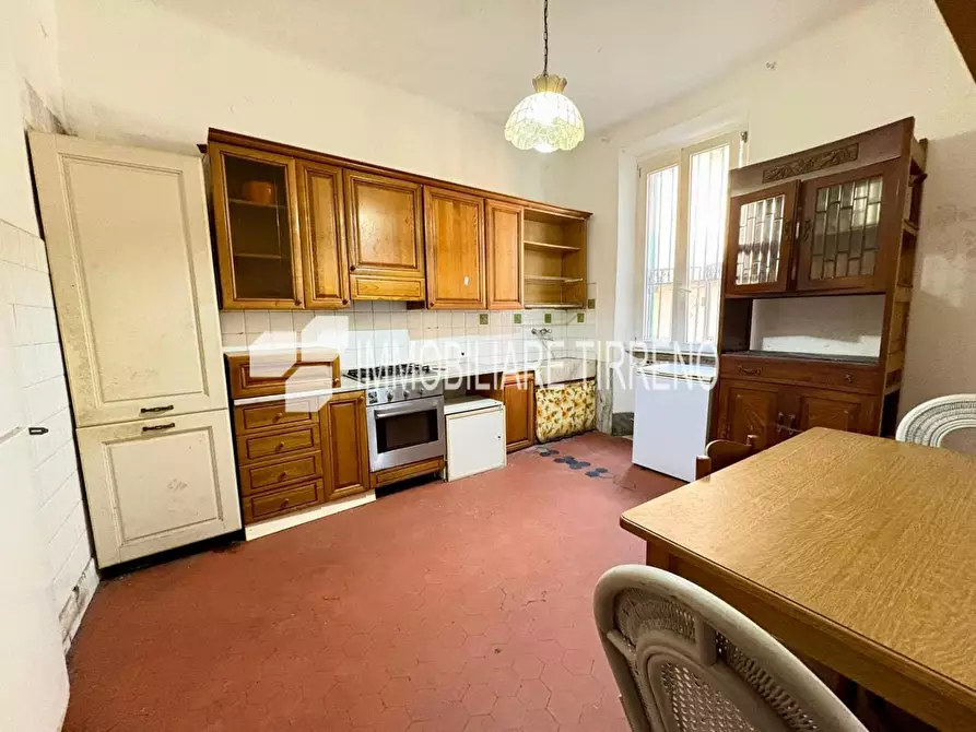 Immagine 9 di Villa in vendita  a Massa