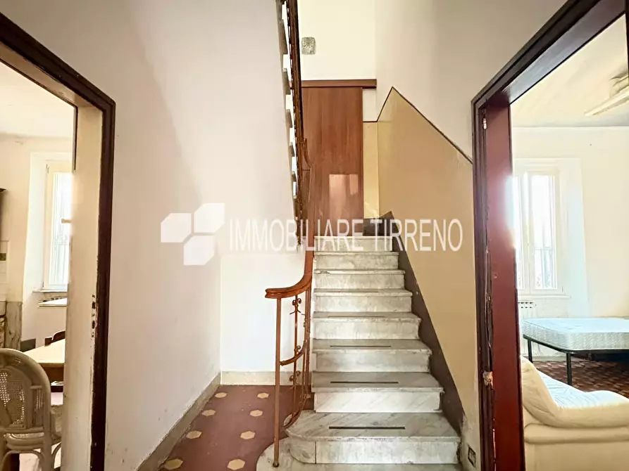 Immagine 5 di Villa in vendita  a Massa