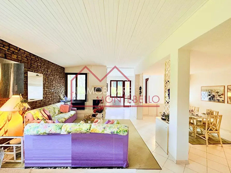 Immagine 11 di Villa in vendita  a Pietrasanta