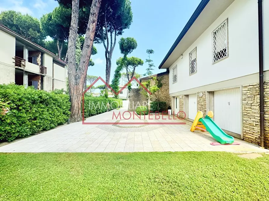 Immagine 7 di Villa in vendita  a Pietrasanta