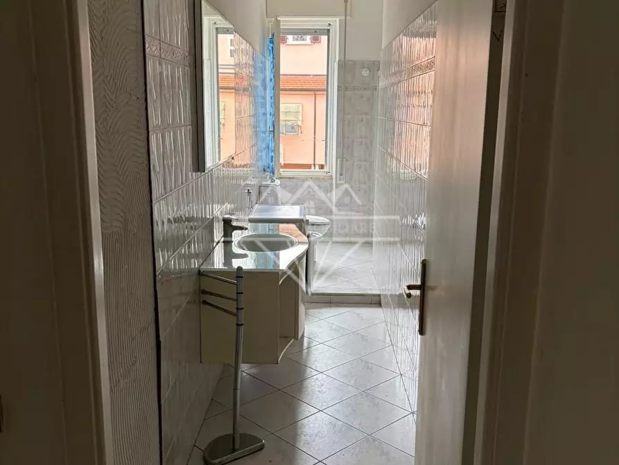 Immagine 13 di Appartamento in affitto  a Carrara