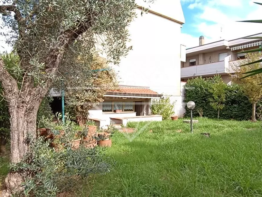 Immagine 5 di Casa semindipendente in vendita  a Carrara