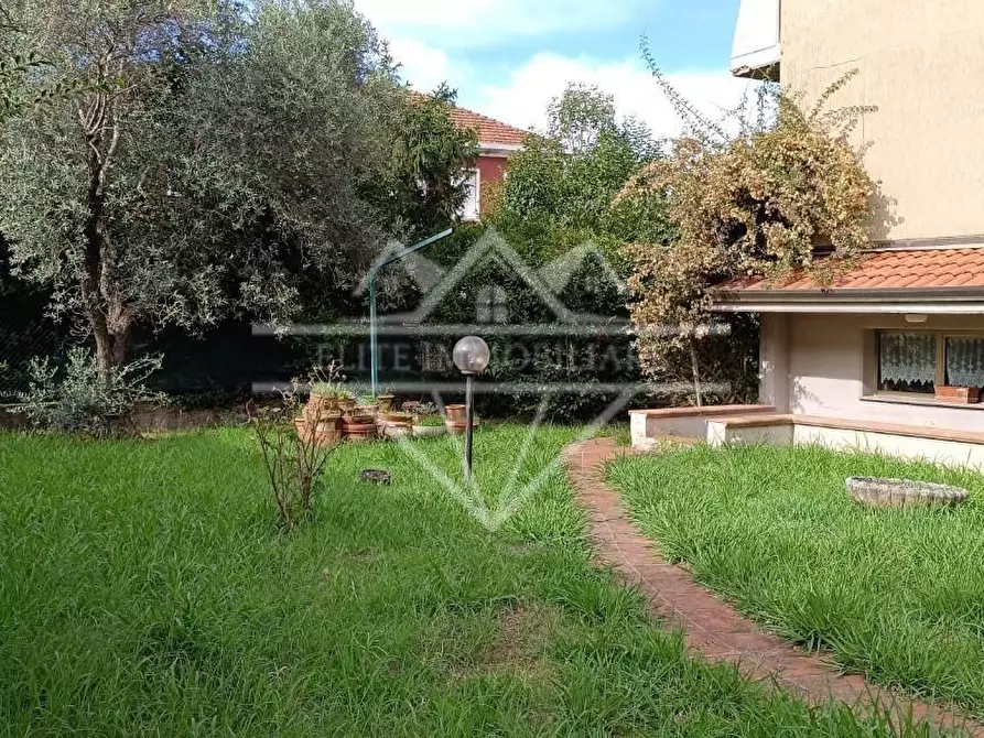 Immagine 3 di Casa semindipendente in vendita  a Carrara