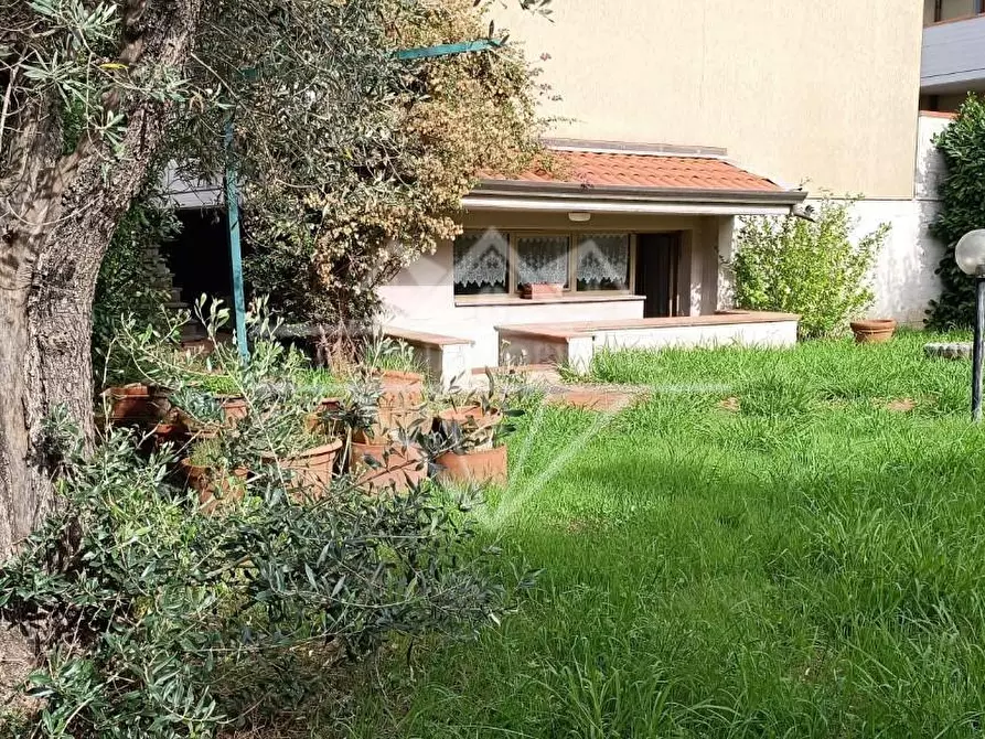 Immagine 9 di Casa semindipendente in vendita  a Carrara