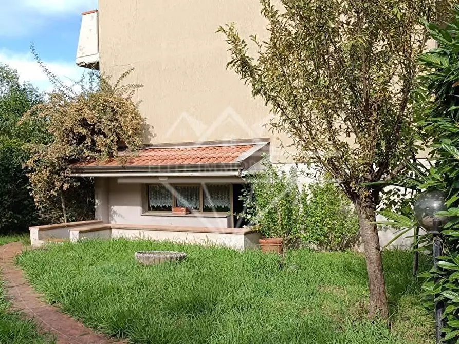 Immagine 13 di Casa semindipendente in vendita  a Carrara