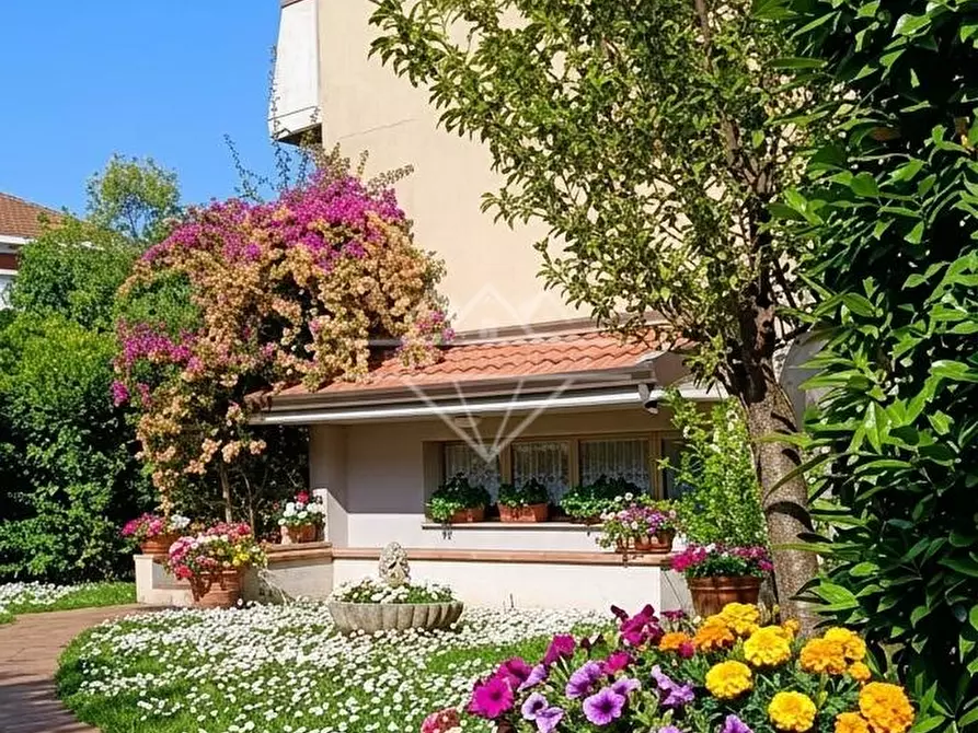 Immagine 2 di Casa semindipendente in vendita  a Carrara