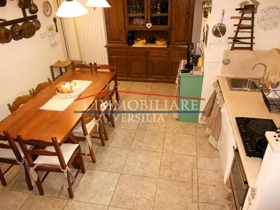 Immagine 76 di Villetta a schiera in vendita  a Pietrasanta