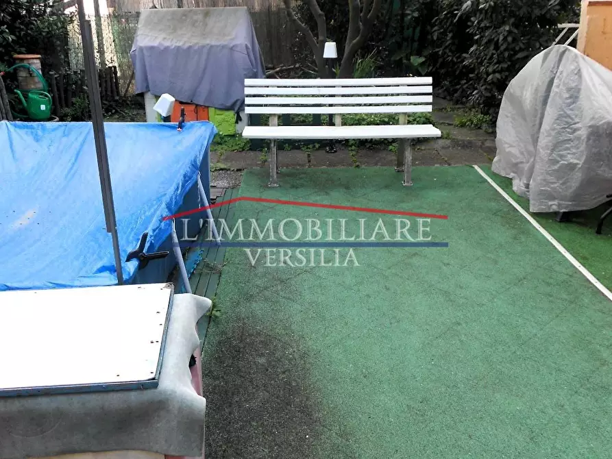 Immagine 25 di Villetta a schiera in vendita  a Pietrasanta