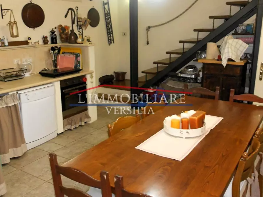 Immagine 81 di Villetta a schiera in vendita  a Pietrasanta