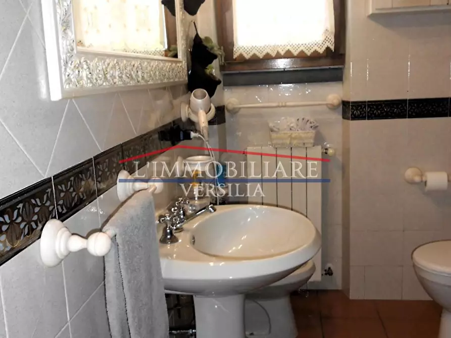 Immagine 29 di Villetta a schiera in vendita  a Pietrasanta