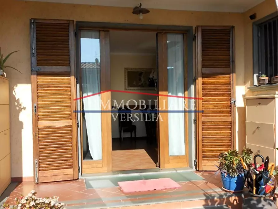 Immagine 57 di Villetta a schiera in vendita  a Pietrasanta