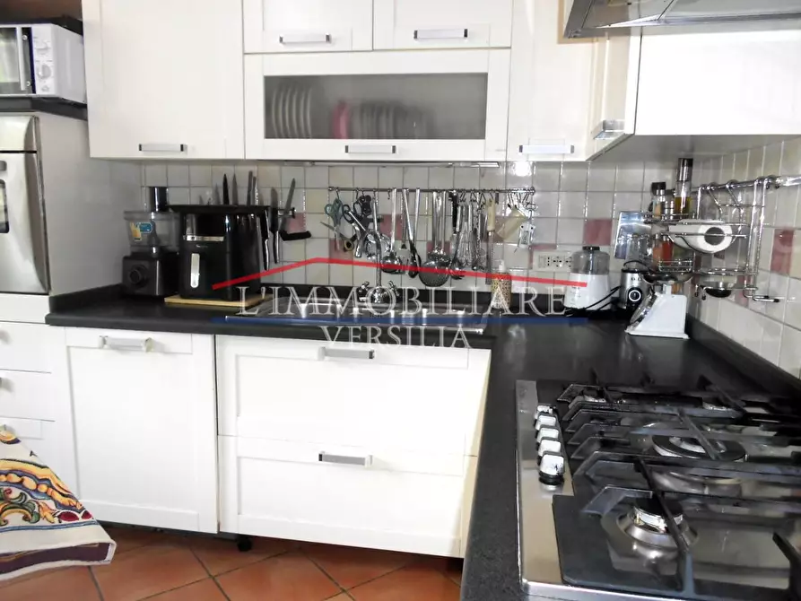 Immagine 16 di Villetta a schiera in vendita  a Pietrasanta