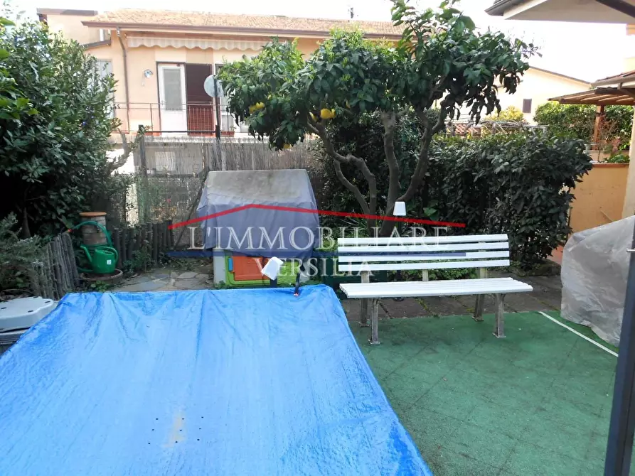 Immagine 65 di Villetta a schiera in vendita  a Pietrasanta