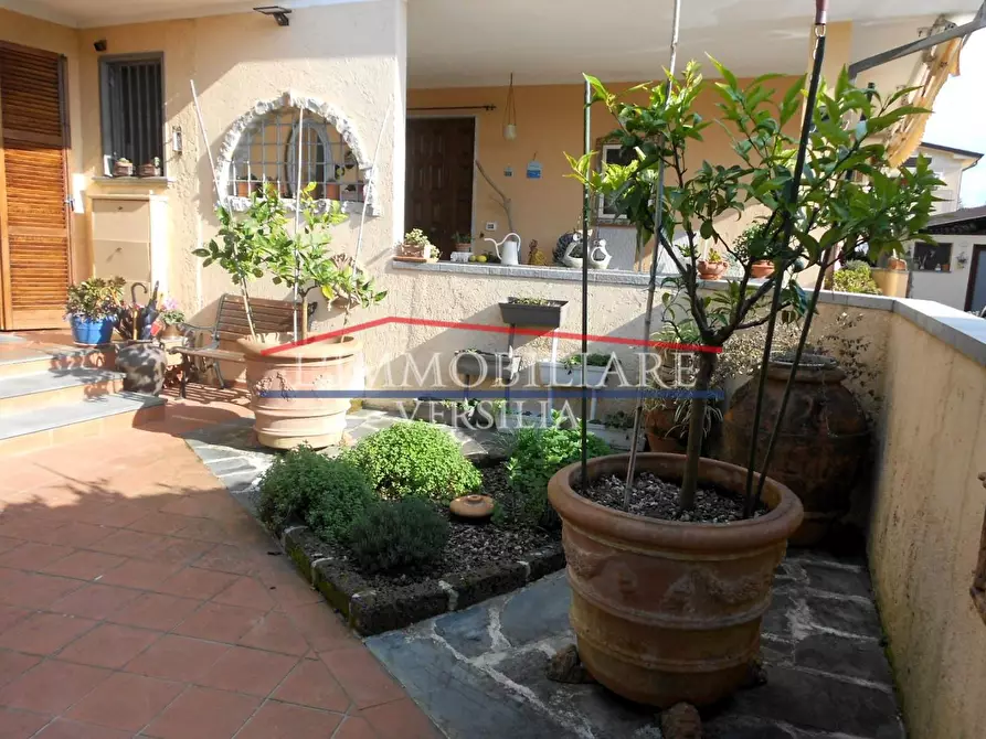 Immagine 7 di Villetta a schiera in vendita  a Pietrasanta
