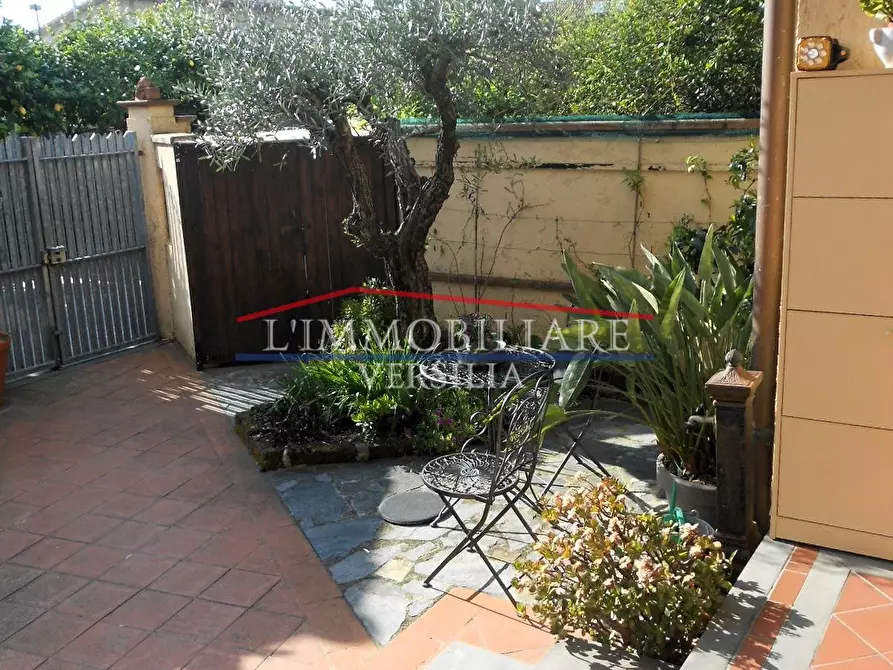 Immagine 59 di Villetta a schiera in vendita  a Pietrasanta