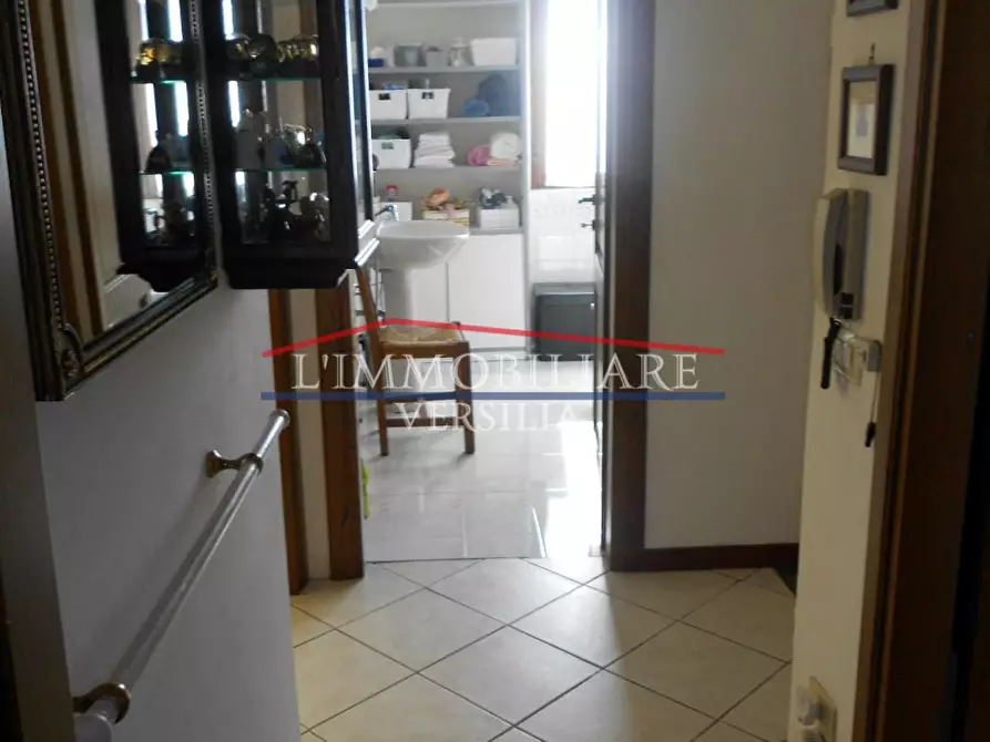 Immagine 55 di Villetta a schiera in vendita  a Pietrasanta