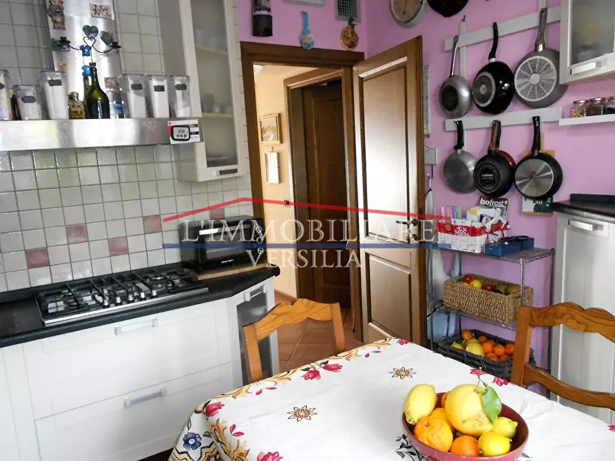 Immagine 17 di Villetta a schiera in vendita  a Pietrasanta