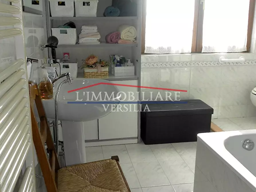 Immagine 43 di Villetta a schiera in vendita  a Pietrasanta