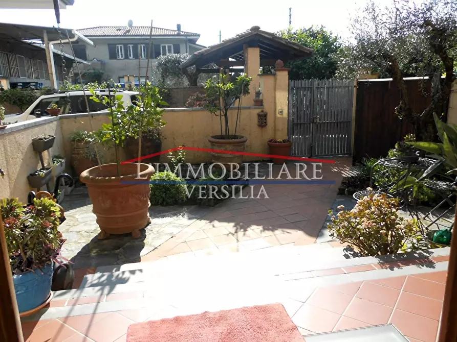 Immagine 4 di Villetta a schiera in vendita  a Pietrasanta