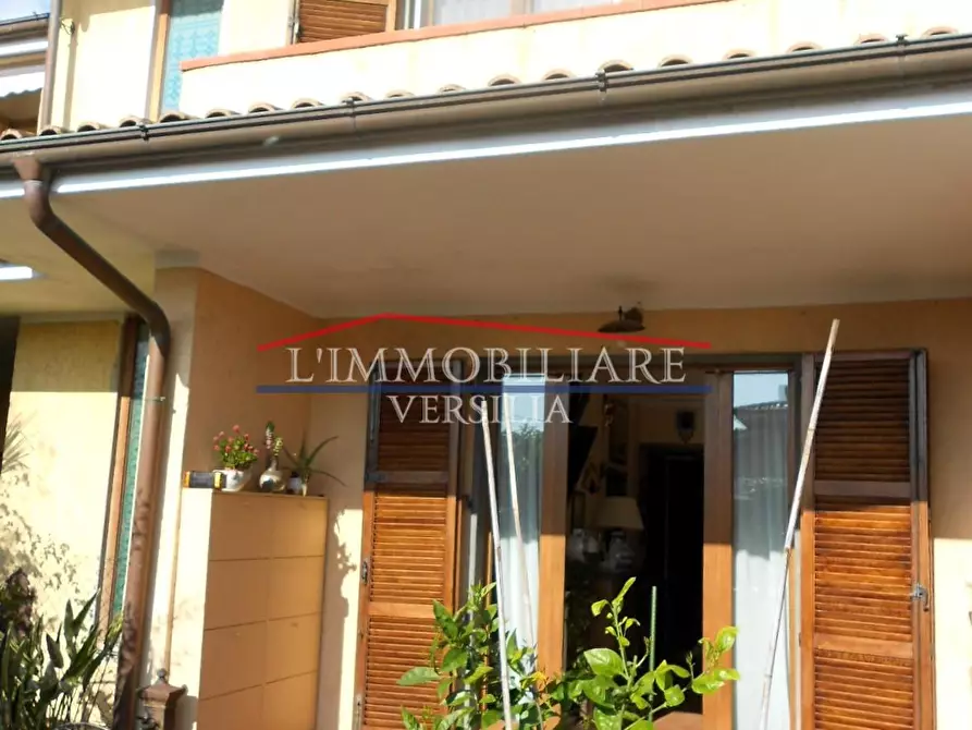 Immagine 58 di Villetta a schiera in vendita  a Pietrasanta