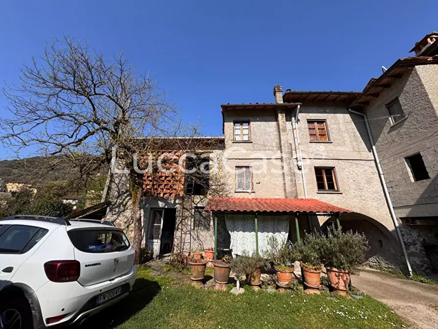 Immagine 29 di Casa semindipendente in vendita  a Borgo A Mozzano