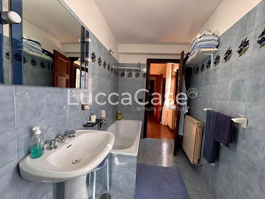 Immagine 28 di Casa semindipendente in vendita  a Borgo A Mozzano