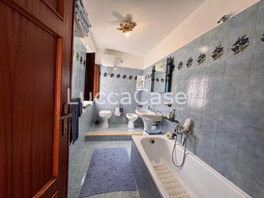 Immagine 27 di Casa semindipendente in vendita  a Borgo A Mozzano