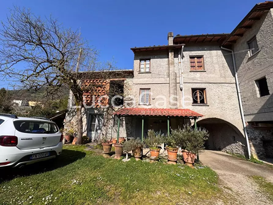 Immagine 31 di Casa semindipendente in vendita  a Borgo A Mozzano