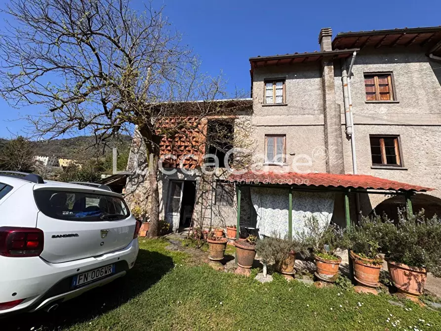 Immagine 30 di Casa semindipendente in vendita  a Borgo A Mozzano