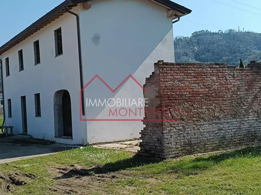 Immagine 16 di Casa colonica in vendita  a Massarosa
